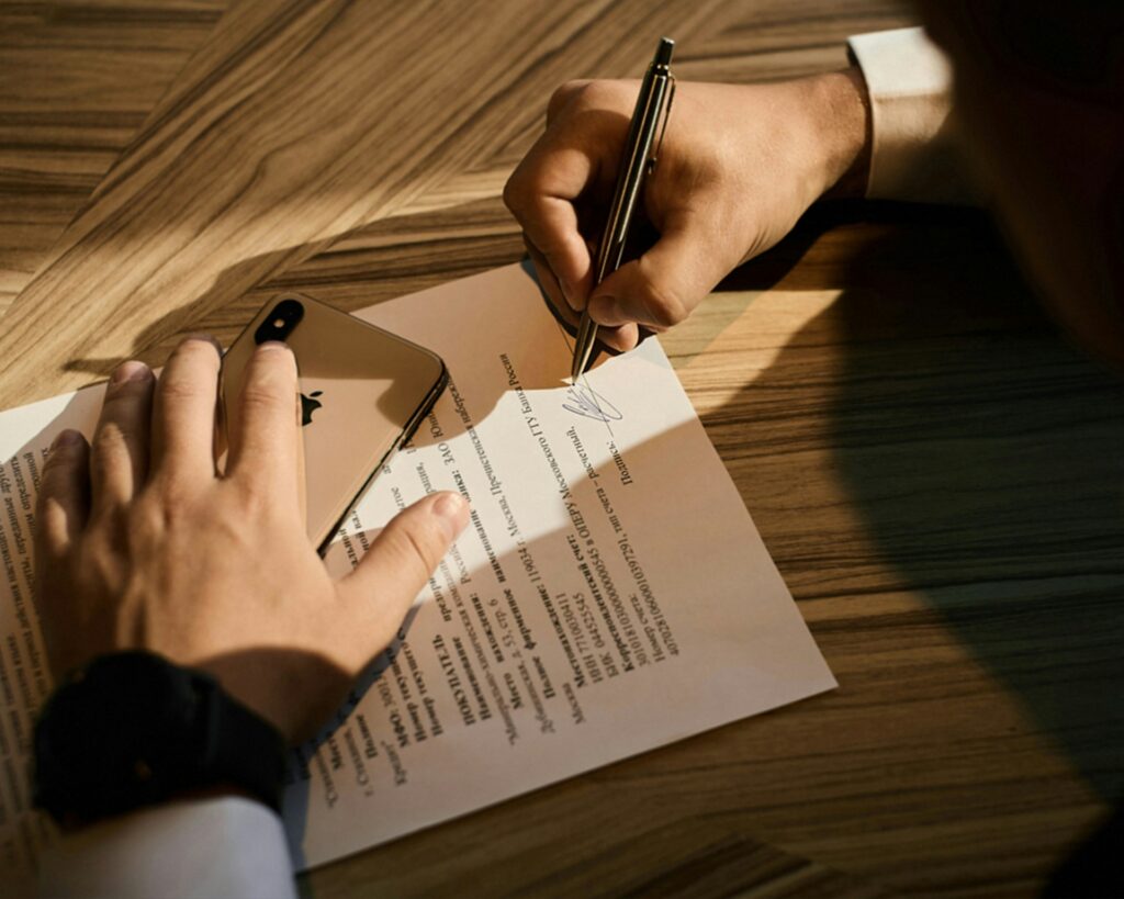 ¿Cómo redactar un contrato en inglés sin errores jurídicos_